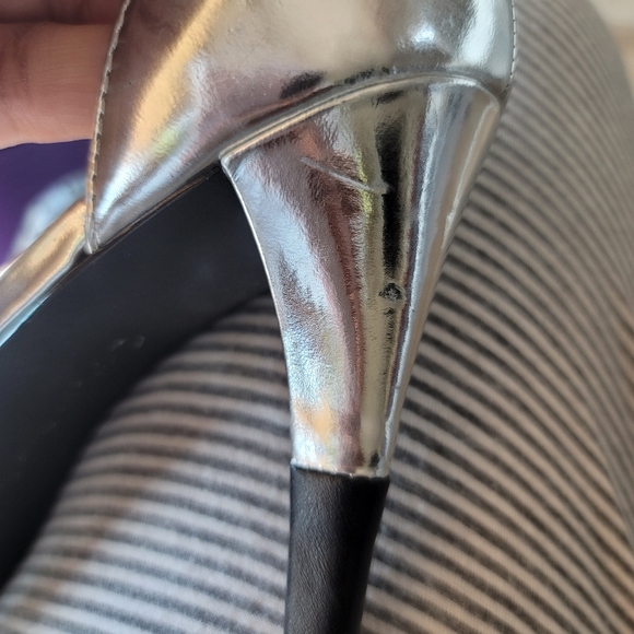 Heels - Picture 6 of 6